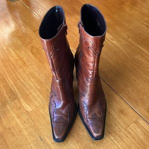 Women’s wester style boots.